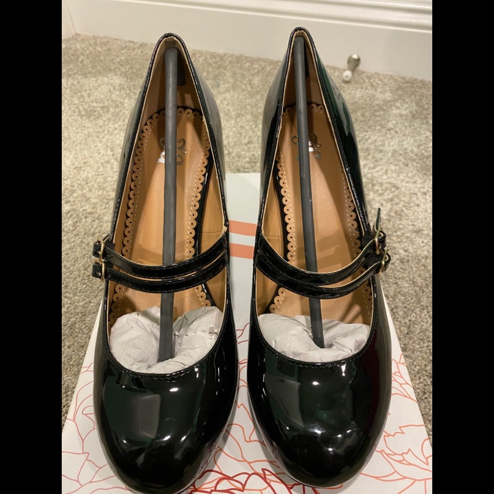 Journey and Crew faux patent leather Mary Jane